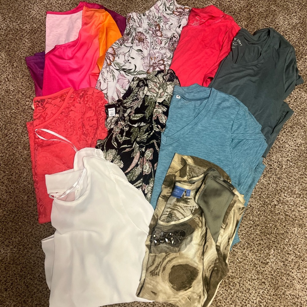 Women Short Sleeve Shirt Bundle Medium - 9 Items